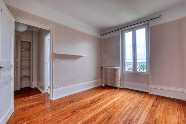 Maison de Maître en pierre de taille et habitation indépendante, proche de Chantilly