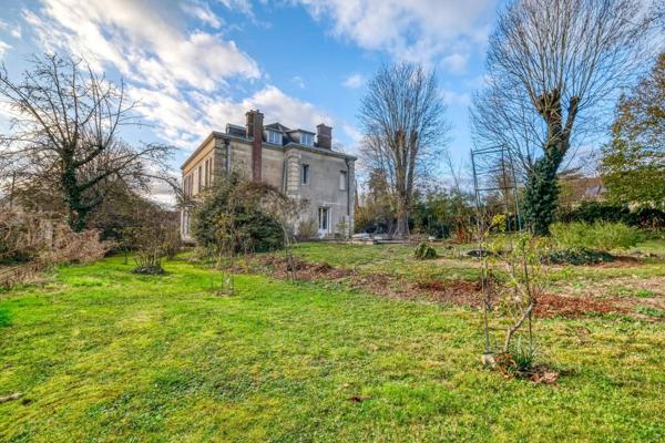 Maison de Maître en pierre de taille et habitation indépendante, proche de Chantilly
