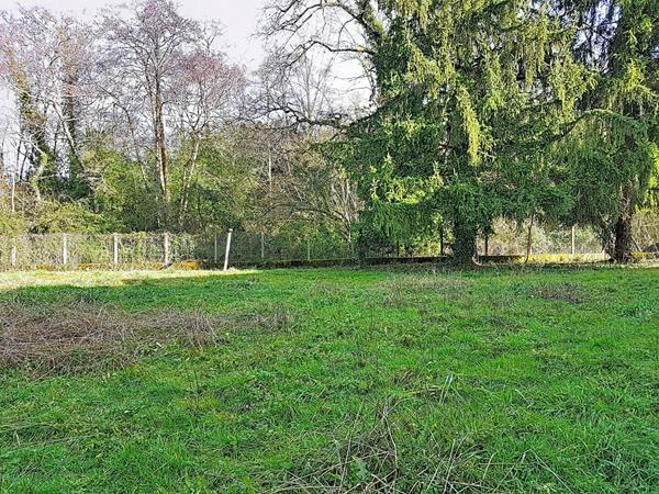 A vendre à LONS, Maison de 168 m² à l'architecture contemporaine avec 4 chambres et un bureau sur un terrain de 1946 m²