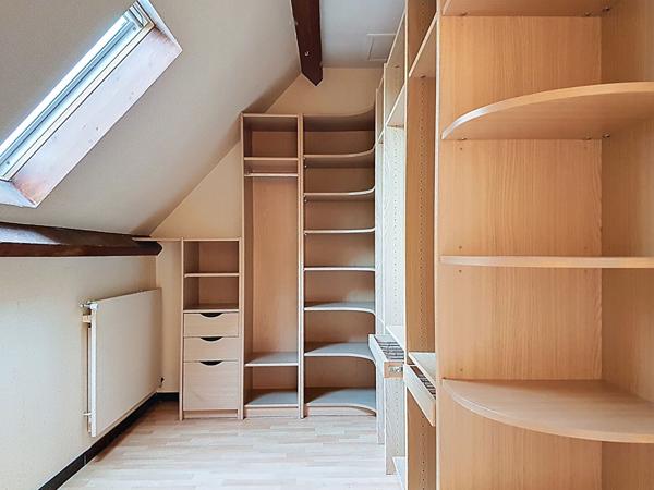 A vendre à LONS, Maison de 168 m² à l'architecture contemporaine avec 4 chambres et un bureau sur un terrain de 1946 m²