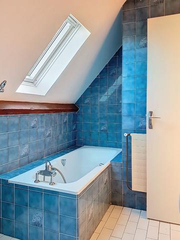 A vendre à LONS, Maison de 168 m² à l'architecture contemporaine avec 4 chambres et un bureau sur un terrain de 1946 m²