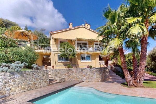 Maison à vendre 5 pièces de 142 m² à Mandelieu-la-Napoule