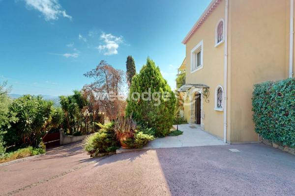 Maison à vendre 5 pièces de 142 m² à Mandelieu-la-Napoule