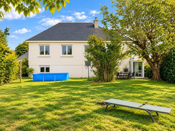 A VENDRE – PLESCOP – À PIED DU BOURG – MAISON 3 CHAMBRES AVEC BEAU JARDIN