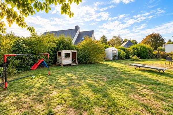 A VENDRE – PLESCOP – À PIED DU BOURG – MAISON 3 CHAMBRES AVEC BEAU JARDIN
