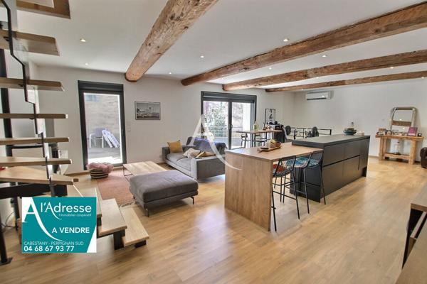 ANCIENNE BATISSE ENTIEREMENT RÉAMÉNAGÉE DEVELOPPANT 150 M² + GARAGE ET GRANGE