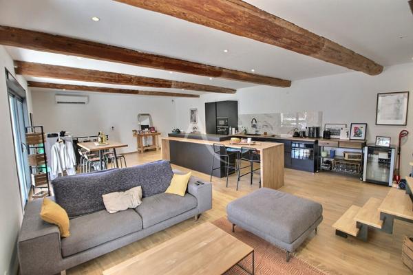 ANCIENNE BATISSE ENTIEREMENT RÉAMÉNAGÉE DEVELOPPANT 150 M² + GARAGE ET GRANGE