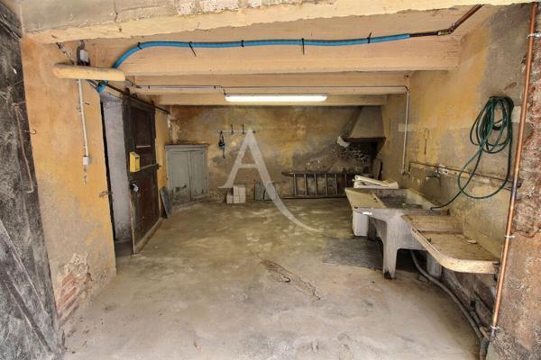 ANCIENNE BATISSE ENTIEREMENT RÉAMÉNAGÉE DEVELOPPANT 150 M² + GARAGE ET GRANGE