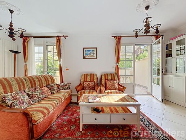 Vente
                Maison116,74 m² - 5 Pièces -
                    SAINT MAUR DES FOSSES (94100)