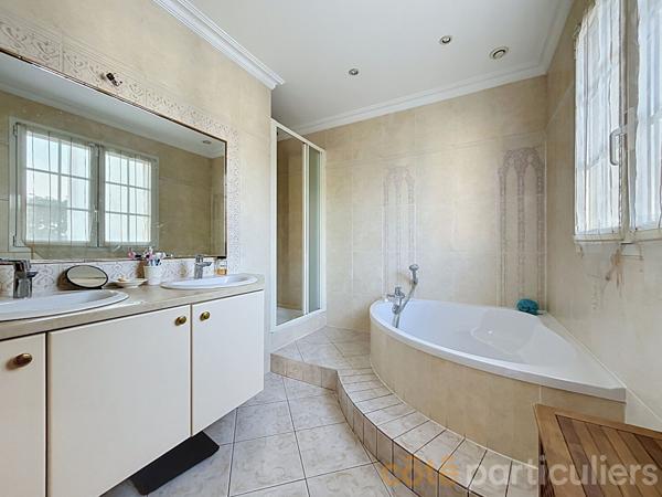 Vente
                Maison116,74 m² - 5 Pièces -
                    SAINT MAUR DES FOSSES (94100)