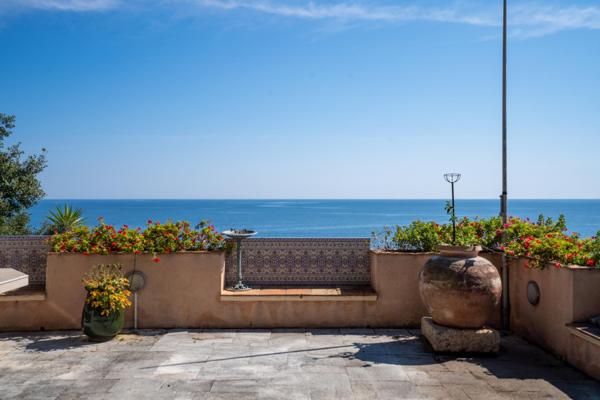 Maison à vendre  6 pièces - 160 m2 CAVALAIRE SUR MER - 83