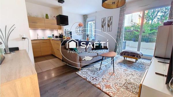 Appartement 3 pièces, 2 chambres - Terrasse de 33 m² - Parking double en SUS.