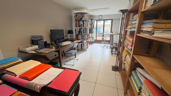 Bureaux  3 pièces 59.40 m2 + s/sol + cave + garage