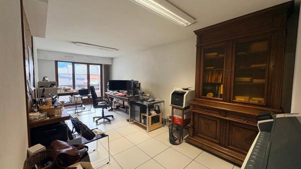 Bureaux  3 pièces 59.40 m2 + s/sol + cave + garage