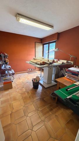 Bureaux  3 pièces 59.40 m2 + s/sol + cave + garage