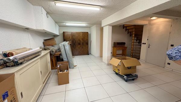 Bureaux  3 pièces 59.40 m2 + s/sol + cave + garage