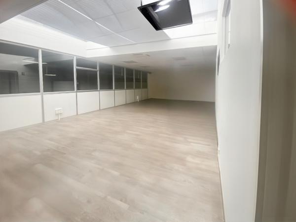 Ensemble immobilier mixte Entrepôts + bureaux + logements+terrain  Wittenheim 68720