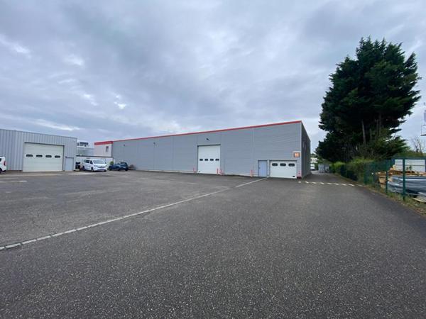 Ensemble immobilier mixte Entrepôts + bureaux + logements+terrain  Wittenheim 68720
