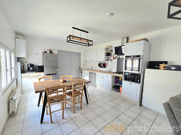 Vente
                Maison97 m² - 5 Pièces -
                    AMBOISE (37400)