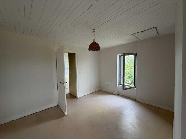 Maison ancienne - Belves Maison en pierre avec jolie vue et potentiel, proche des commerces
