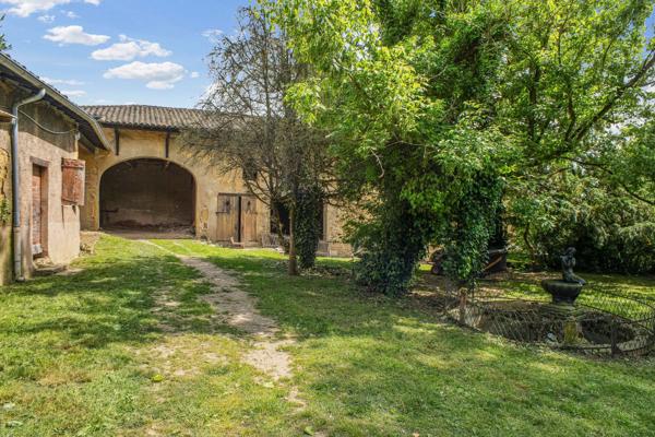 Vente Maison de luxe Reyrieux 14 Pièces 335 m²
