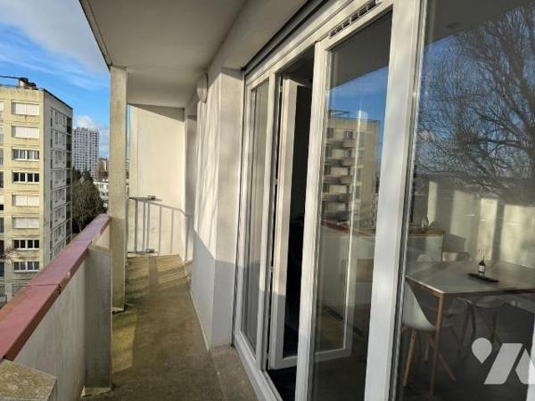 Brest, BELLEVUE. A proximité immédiate  du tramway et des facs.
Appartement t4 situé au 4ème e...