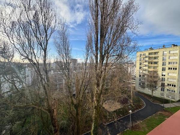 Brest, BELLEVUE. A proximité immédiate  du tramway et des facs.
Appartement t4 situé au 4ème e...