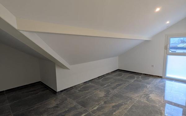 Appartement à louer    1 pièce • 78,96 m2 Aix-les-Bains