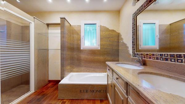 MAISON DE PLAIN-PIED 4 FACES - Produit rare aux prestations de standing