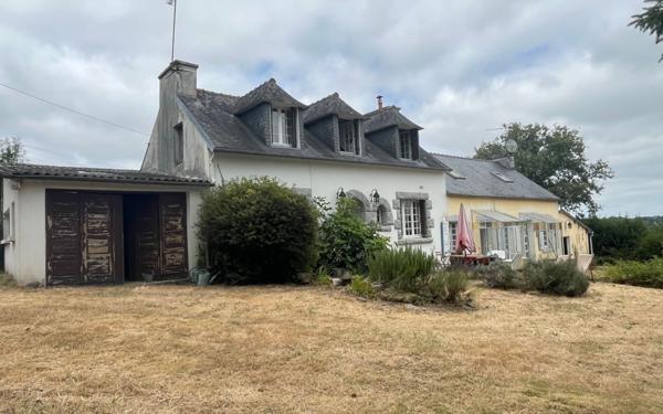 Maison à vendre    8 pièces •  Spézet