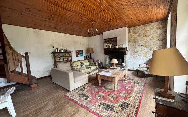 Maison à vendre    8 pièces •  Spézet