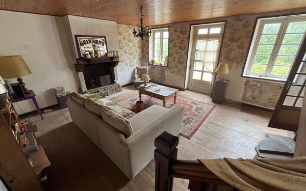 Maison à vendre    8 pièces •  Spézet