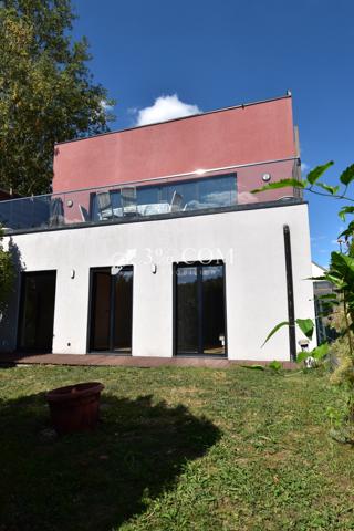 Propriete 6 pièce(s) 5 chambre(s) 171 m²