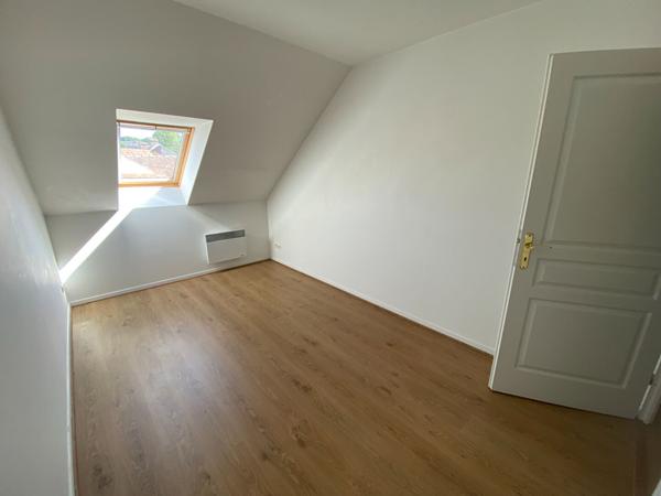 A LOUER - Appartement à Chaumont En Vexin - 2 chambres - 59 m² - balcon - 1 place de parking