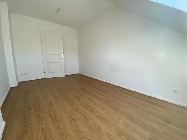 A LOUER - Appartement à Chaumont En Vexin - 2 chambres - 59 m² - balcon - 1 place de parking