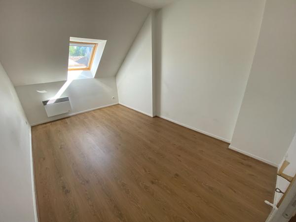 A LOUER - Appartement à Chaumont En Vexin - 2 chambres - 59 m² - balcon - 1 place de parking