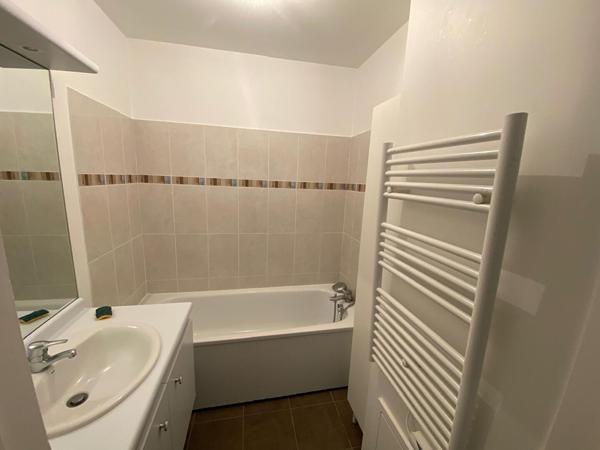 A LOUER - Appartement à Chaumont En Vexin - 2 chambres - 59 m² - balcon - 1 place de parking
