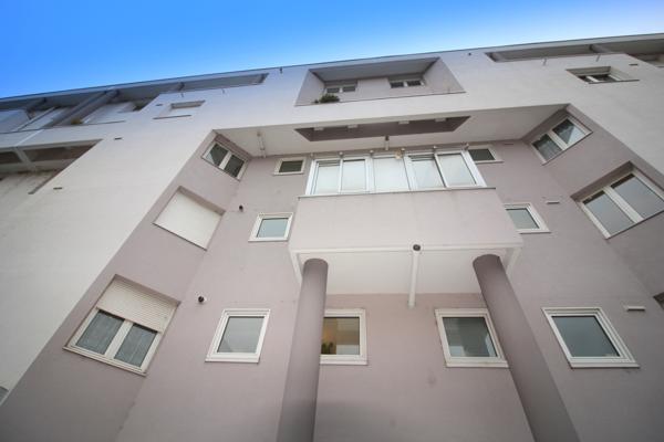 Lyon (69008) T1 meublé tout équipé + place de parking en sous sol - Disponible le 16/03 !