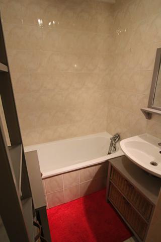 Lyon (69008) T1 meublé tout équipé + place de parking en sous sol - Disponible le 16/03 !