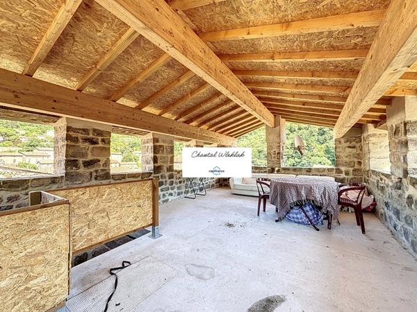 Immeuble à vendre LARGENTIERE (07) 340 m2 dont 190 m2 Habitables -