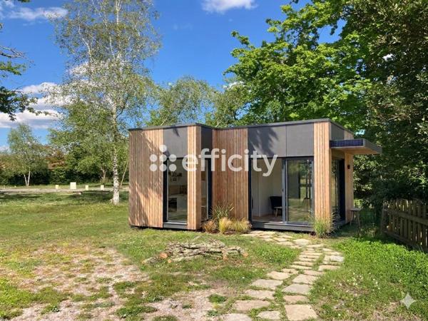 Terrain
        
        - 200 m²
