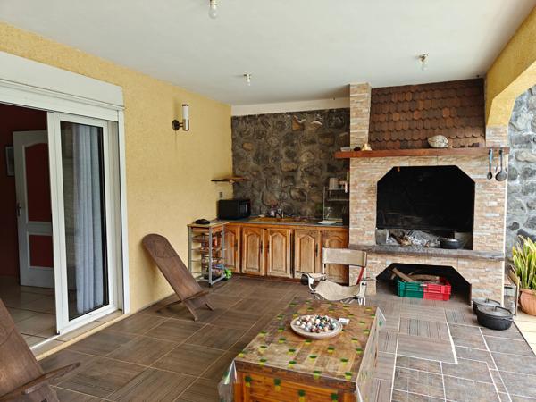 Ensemble immobilier en retrait de la ville