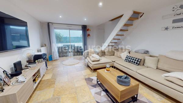 Belle maison contemporaine en pierre avec piscine