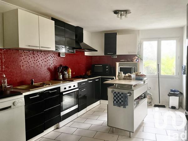 Maison 6 pièces de 177 m² à Antigny (85120)