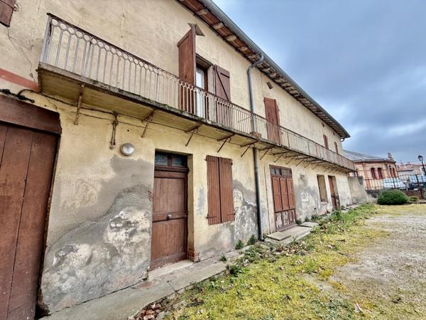 Maison / Immeuble avec cour et dépendances – Hypercentre de Lavaur