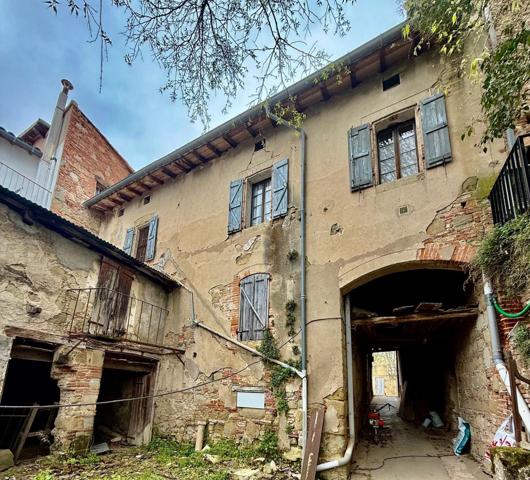 Maison / Immeuble avec cour et dépendances – Hypercentre de Lavaur
