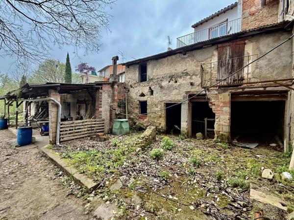 Maison / Immeuble avec cour et dépendances – Hypercentre de Lavaur
