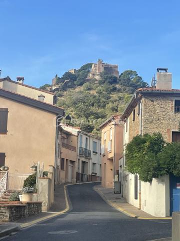 À seulement 15 minutes de Perpignan, venez découvrir cette charmante maison de ville située à Corbère, environnement privilégié entouré de verdure et de forêt.

Un véritable havre de paix pour les amoureux de nature, de balades, de tranquillité et d’authenticité.

Dès l’entrée, la maison séduit par son caractère et ses éléments anciens, notamment ses belles pierres apparentes, qui lui confèrent une atmosphère chaleureuse et pleine d’histoire.

Au rez-de-chaussée, vous découvrirez une grande pièce de vie d’environ 40 m² qui se compose d'un agréable espace salon agrémenté d’une cheminée insert, une cuisine équipée, une arrière-cuisine et une buanderie avec toilette complètent ce niveau.

À l’extérieur, vous profiterez d’une agréable terrasse/jardin d’environ 20 m², idéalement exposée, parfaite pour profiter des beaux jours dans un cadre paisible.

Le premier étage accueille deux chambres, dont une particulièrement spacieuse de près de 25 m², ainsi qu’une salle de bains équipée d’une baignoire d’angle et d’un sèche-serviettes. Là encore, les pierres apparentes viennent souligner le charme et l’authenticité des lieux.

Au deuxième et dernier étage, la maison propose deux chambres supplémentaires avec placards, ainsi qu’une pièce à aménager selon vos envies et vos besoins : bureau, dressing, espace loisirs ou chambre supplémentaire… à vous d’imaginer son potentiel.

Côté travaux, des éléments importants ont déjà été réalisés : la toiture a été entièrement refaite ainsi que la façade.

Une maison pleine de charme, de caractère et d’authenticité, offrant de beaux volumes et de nombreuses possibilités, dans un village où la nature et la tranquillité sont omniprésentes, tout en restant à proximité de Perpignan.

A découvrir...