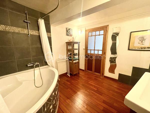 À seulement 15 minutes de Perpignan, venez découvrir cette charmante maison de ville située à Corbère, environnement privilégié entouré de verdure et de forêt.

Un véritable havre de paix pour les amoureux de nature, de balades, de tranquillité et d’authenticité.

Dès l’entrée, la maison séduit par son caractère et ses éléments anciens, notamment ses belles pierres apparentes, qui lui confèrent une atmosphère chaleureuse et pleine d’histoire.

Au rez-de-chaussée, vous découvrirez une grande pièce de vie d’environ 40 m² qui se compose d'un agréable espace salon agrémenté d’une cheminée insert, une cuisine équipée, une arrière-cuisine et une buanderie avec toilette complètent ce niveau.

À l’extérieur, vous profiterez d’une agréable terrasse/jardin d’environ 20 m², idéalement exposée, parfaite pour profiter des beaux jours dans un cadre paisible.

Le premier étage accueille deux chambres, dont une particulièrement spacieuse de près de 25 m², ainsi qu’une salle de bains équipée d’une baignoire d’angle et d’un sèche-serviettes. Là encore, les pierres apparentes viennent souligner le charme et l’authenticité des lieux.

Au deuxième et dernier étage, la maison propose deux chambres supplémentaires avec placards, ainsi qu’une pièce à aménager selon vos envies et vos besoins : bureau, dressing, espace loisirs ou chambre supplémentaire… à vous d’imaginer son potentiel.

Côté travaux, des éléments importants ont déjà été réalisés : la toiture a été entièrement refaite ainsi que la façade.

Une maison pleine de charme, de caractère et d’authenticité, offrant de beaux volumes et de nombreuses possibilités, dans un village où la nature et la tranquillité sont omniprésentes, tout en restant à proximité de Perpignan.

A découvrir...