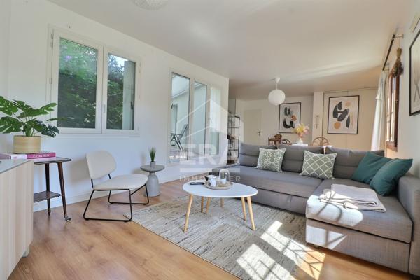 MAGNIFIQUE APPARTEMENT EN BORD DE CANAL AVEC VUE DIRECTE SUR LE STADE DE FRANCE 3 PIÈCES 77 m²  TERRASSE 60 m²  BOX 25 m²